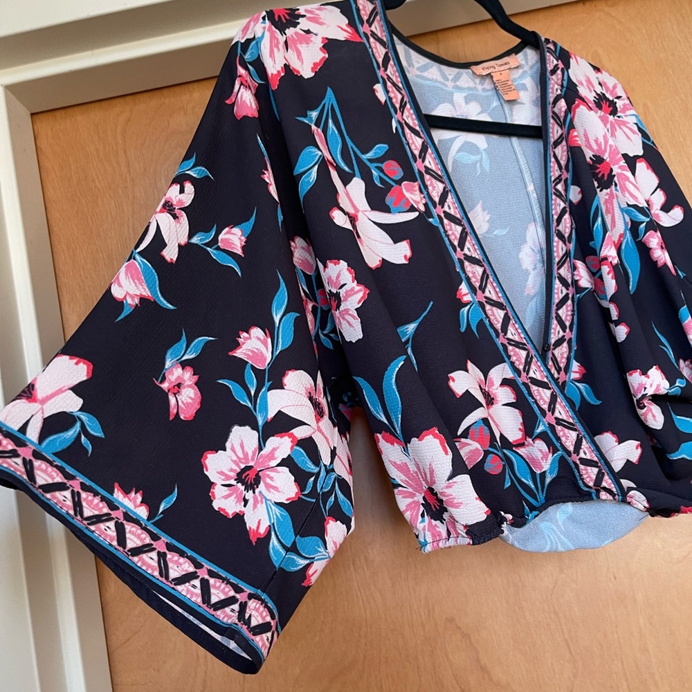 Cropped floral blouse